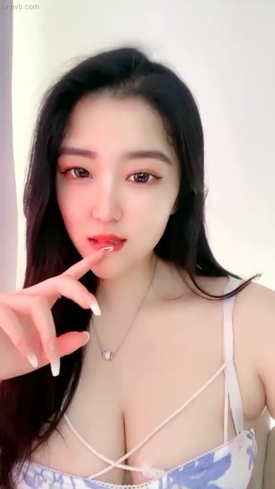 超美尤物這奶子真勁爆正點滿屏都是白花花的嫩肉好想舔一舔2.