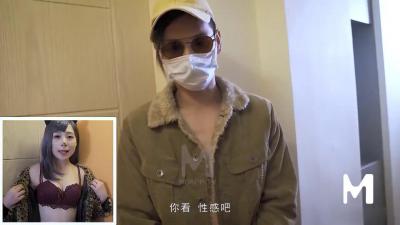 清純妹妹玩情趣換裝遊戲玩過火，被扒光後入狠操到高潮噴水！